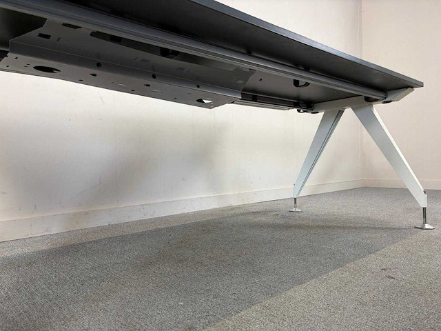 Desk - afbeelding 5 van  6