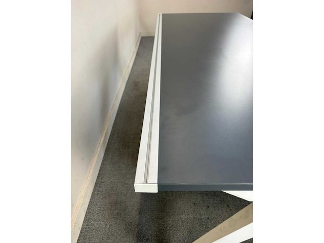 Desk - afbeelding 6 van  6