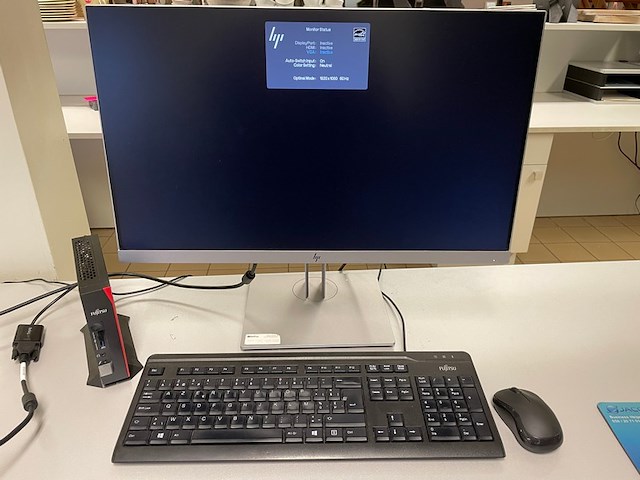 Desktop fujitsu, monitor, toetsenbord en muis - afbeelding 1 van  7