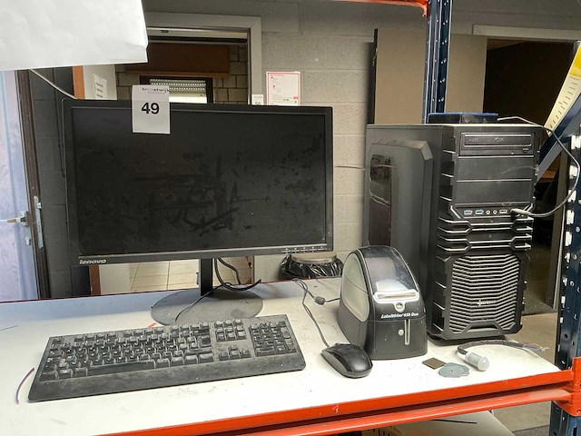 Desktop lg + computerscherm lenovo - afbeelding 1 van  7