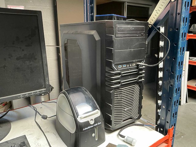 Desktop lg + computerscherm lenovo - afbeelding 2 van  7