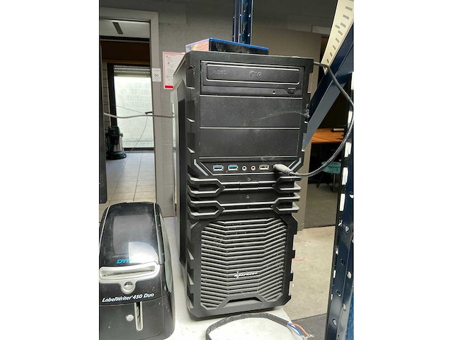 Desktop lg + computerscherm lenovo - afbeelding 3 van  7