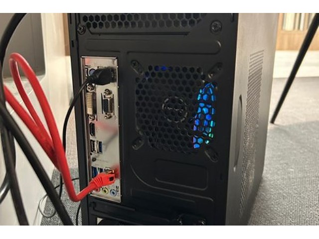 Desktop + monitor en toebehoren - afbeelding 10 van  11