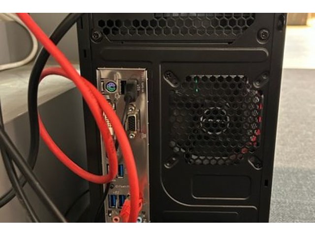 Desktop + monitor en toebehoren - afbeelding 11 van  11