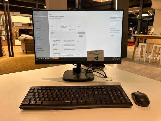 Desktop + monitor en toebehoren - afbeelding 1 van  11
