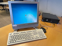 Desktop, monitor, toestenbord en muis