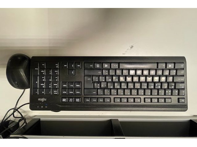 Desktop, monitor, toetsenbord en muis - afbeelding 5 van  9