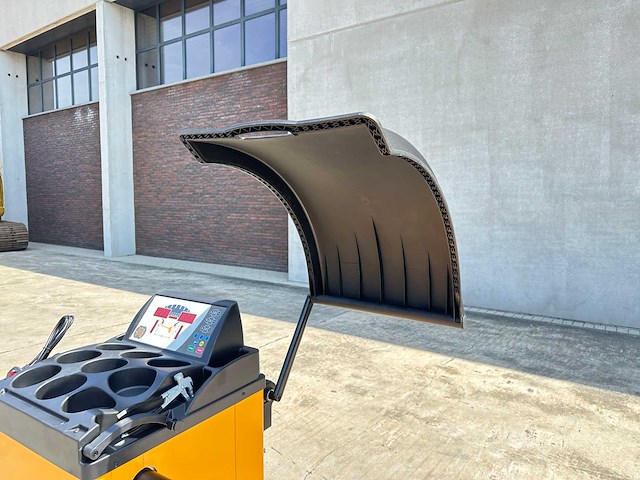 Detroit industries - 2025 - s2023 - banden balanceermachine - afbeelding 15 van  15