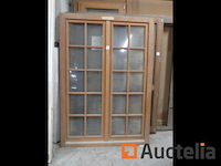 Deuren en raamkozijnen van vitrine hout