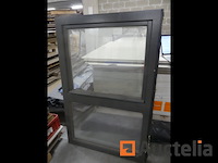 Deuren en raamkozijnen van vitrine hout - afbeelding 4 van  7