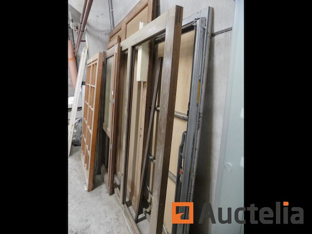 Deuren en raamkozijnen van vitrine hout - afbeelding 5 van  7