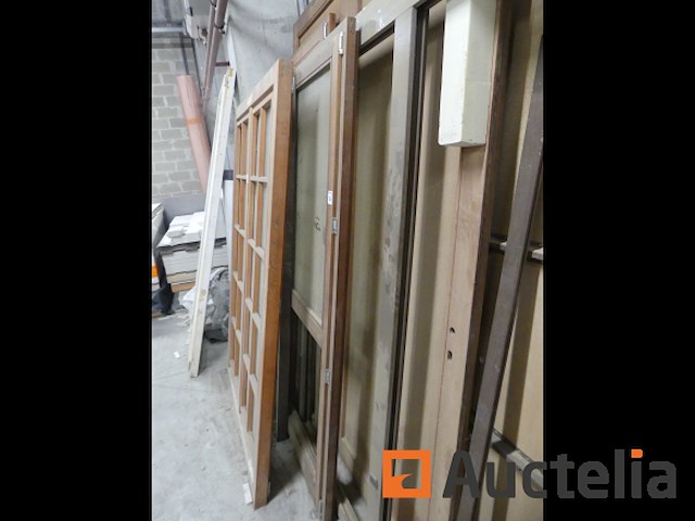 Deuren en raamkozijnen van vitrine hout - afbeelding 6 van  7