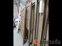 Deuren en raamkozijnen van vitrine hout - afbeelding 6 van  7