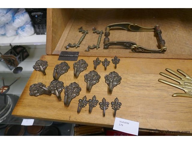 Deurklinken en kapstokjes - afbeelding 1 van  1