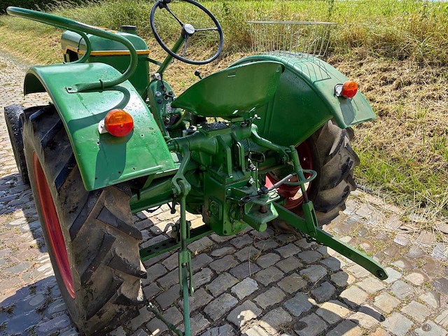 Deutz f1l712u antieke tractor - afbeelding 3 van  4