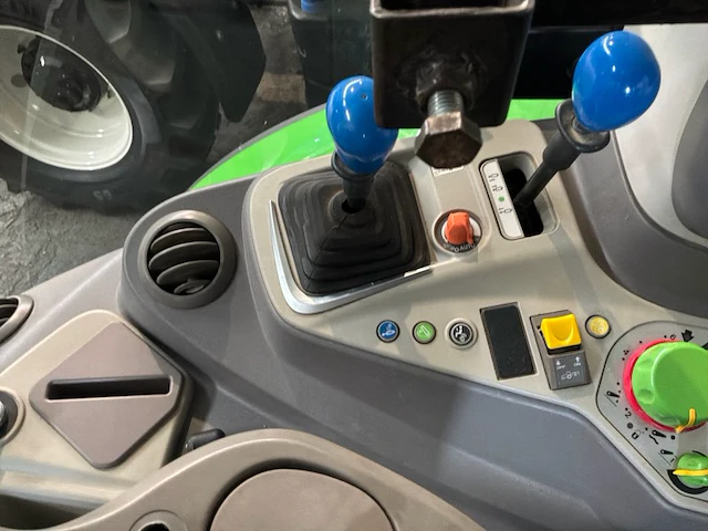 Deutz-fahr agrotron 6165 rc-shift 4-wiel aangedreven landbouwtractor - afbeelding 10 van  33