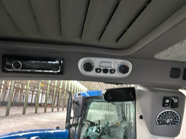 Deutz-fahr agrotron 6165 rc-shift 4-wiel aangedreven landbouwtractor - afbeelding 16 van  33