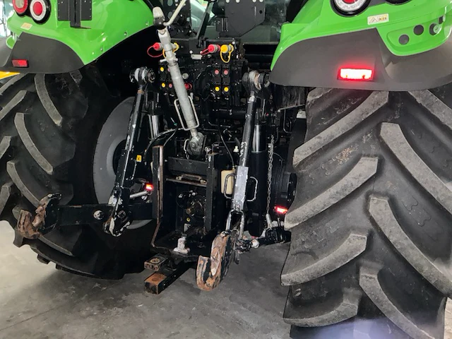 Deutz-fahr agrotron 6165 rc-shift 4-wiel aangedreven landbouwtractor - afbeelding 19 van  33