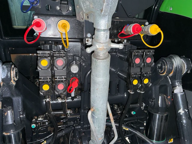 Deutz-fahr agrotron 6165 rc-shift 4-wiel aangedreven landbouwtractor - afbeelding 21 van  33