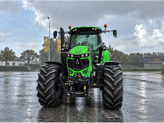 Deutz-fahr agrotron 6165 rc-shift 4-wiel aangedreven landbouwtractor - afbeelding 12 van  33