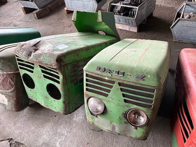 Deutz tractor motorkap (2x) - afbeelding 1 van  4