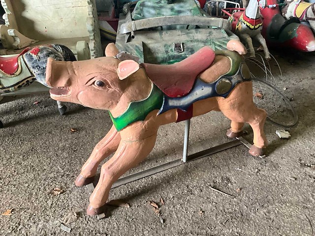 Devos carrouselvarken - afbeelding 1 van  3