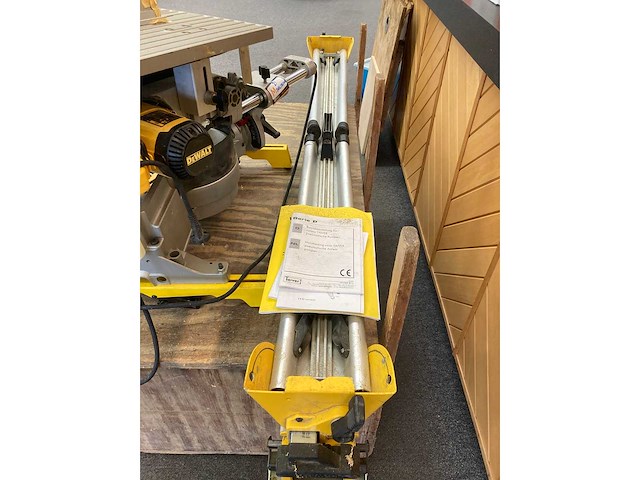 Dewalt - afkortzaagmachine - afbeelding 4 van  5
