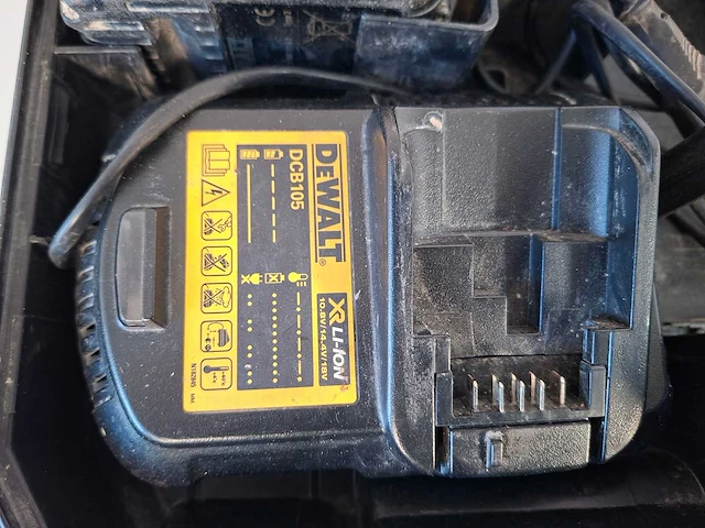 Dewalt - dewalt 18v xr li-ion slagschrijver – met 4,0ah batterij + dcb105 oplader - afbeelding 5 van  5