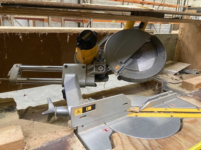 Dewalt - dw708-qs - afkortcirkelzaagmachine met werkbank - afbeelding 1 van  14