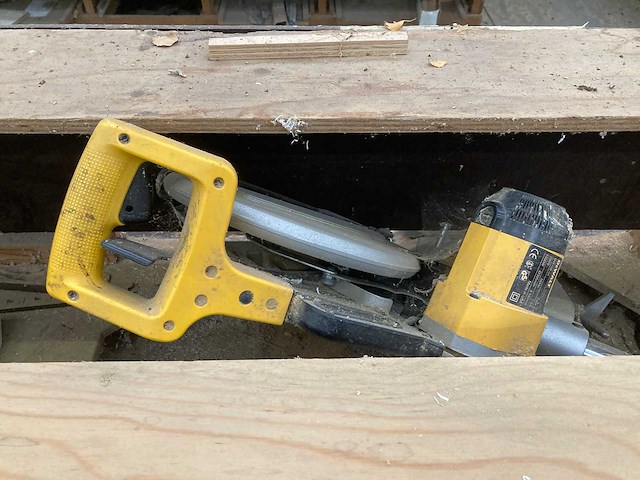 Dewalt - dw708-qs - afkortcirkelzaagmachine met werkbank - afbeelding 7 van  14