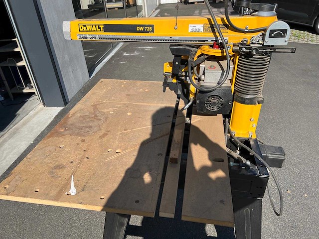 Dewalt - dw725 - radial arm sawing machine - afbeelding 1 van  2
