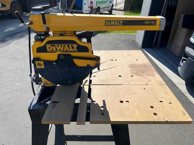 Dewalt - dw725 - radial arm sawing machine - afbeelding 2 van  2