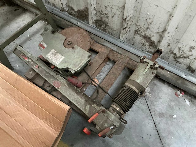 Dewalt 1370 radiaalafkortzaagmachine - afbeelding 2 van  7