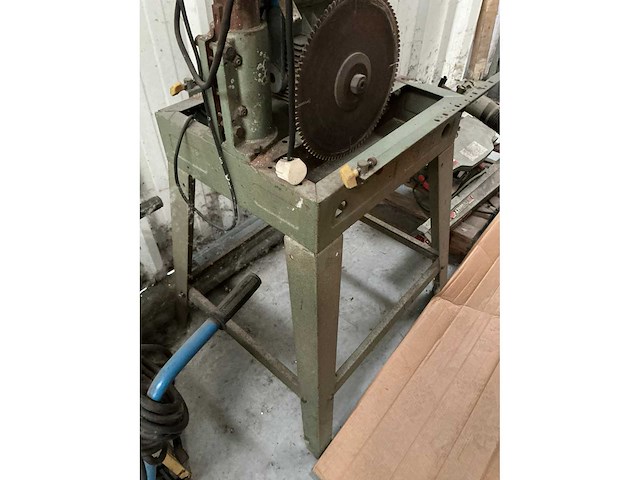 Dewalt 1370 radiaalafkortzaagmachine - afbeelding 5 van  7