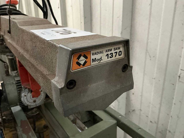 Dewalt 1370 radiaalafkortzaagmachine - afbeelding 6 van  7