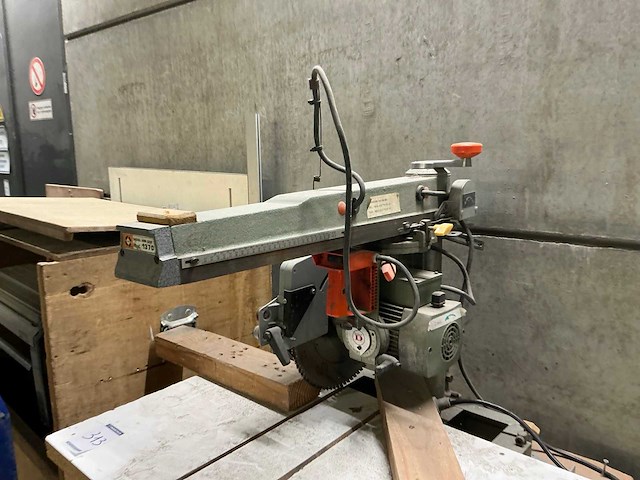 Dewalt 1370 radiaalafkortzaagmachine - afbeelding 2 van  4