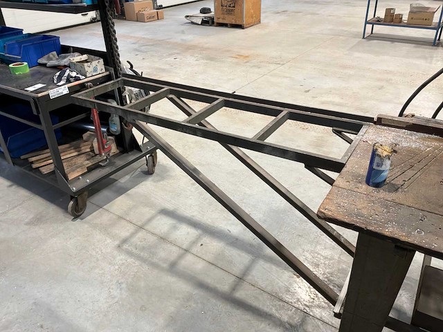 Dewalt 1420 radiaalafkortzaagmachine met tafel - afbeelding 2 van  10