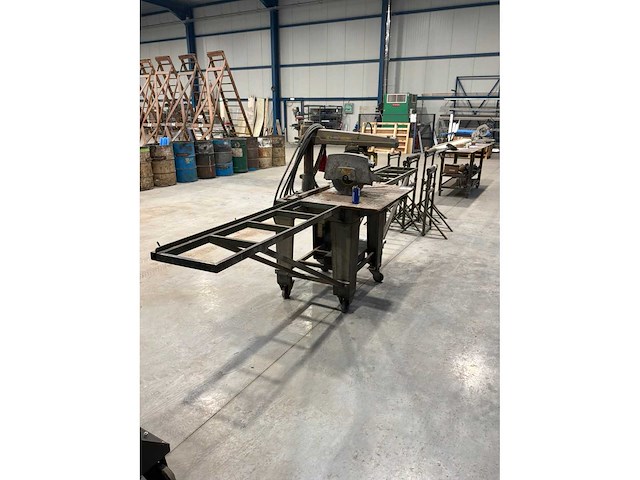 Dewalt 1420 radiaalafkortzaagmachine met tafel - afbeelding 1 van  10