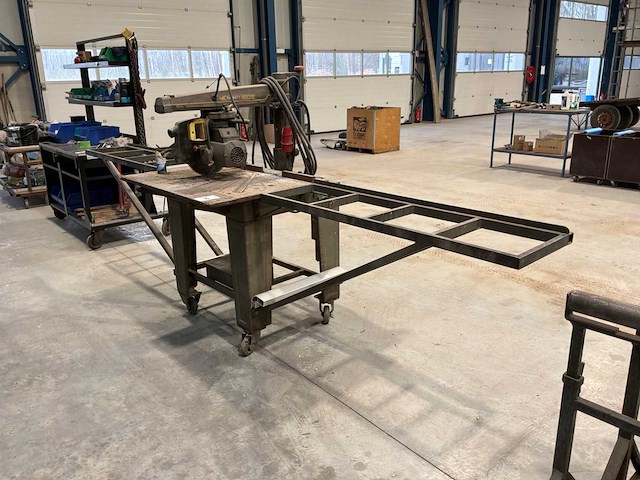 Dewalt 1420 radiaalafkortzaagmachine met tafel - afbeelding 3 van  10