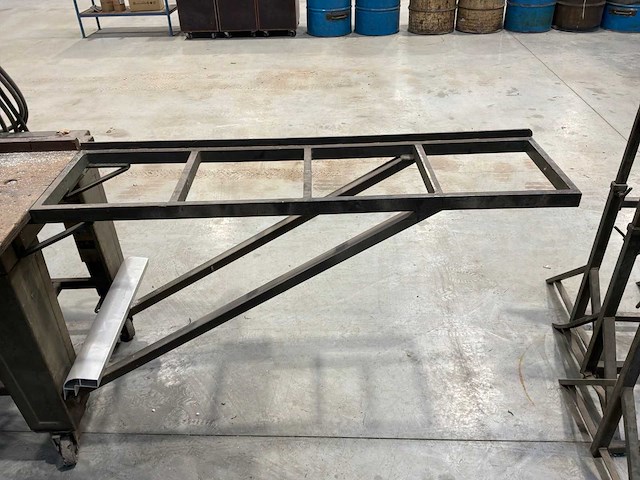 Dewalt 1420 radiaalafkortzaagmachine met tafel - afbeelding 10 van  10