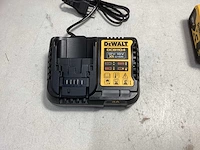 Dewalt accu 18v 5ah + lader dcb1104 - afbeelding 5 van  5