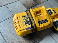 Dewalt accu 5ah (3x)+ lader en 6x stealthmount - afbeelding 3 van  4