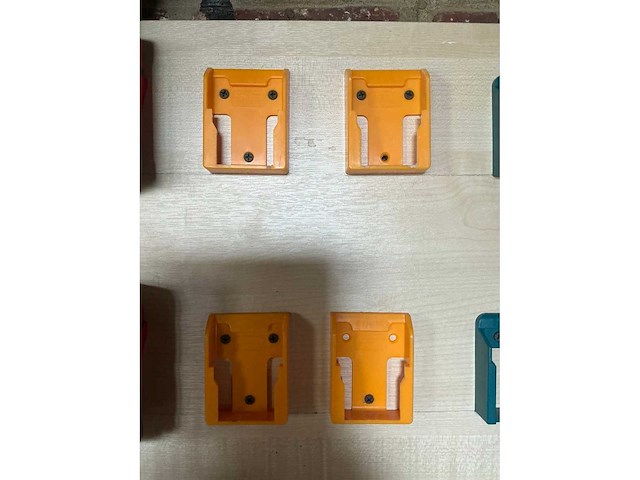 Dewalt accu 5ah (3x)+ lader en 6x stealthmount - afbeelding 4 van  4