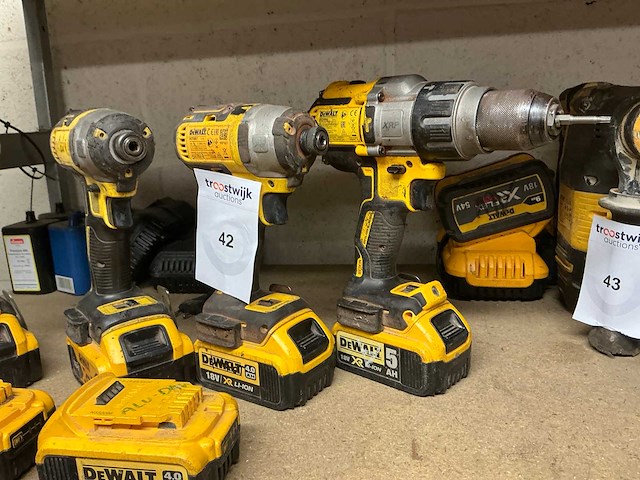 Dewalt accu-schroefboormachine (4x) - afbeelding 1 van  2