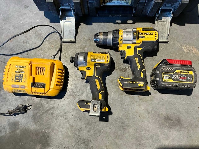 Dewalt accu schroefboormachine en -slagmoersleutel - afbeelding 1 van  7