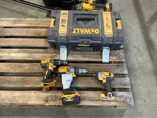 Dewalt accugereedschap (4x) - afbeelding 1 van  11