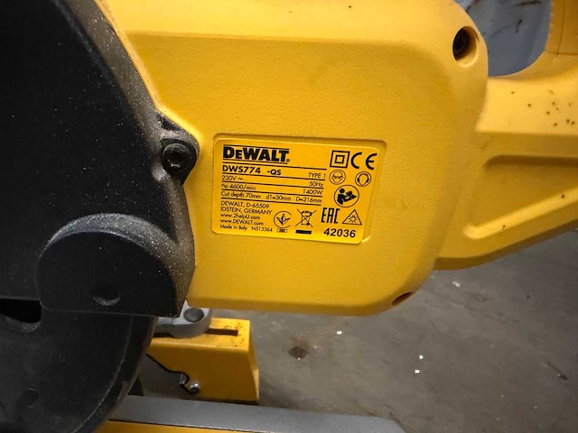 Dewalt afkort- en verstekzaag met trekfunctie 1400w - afbeelding 3 van  3
