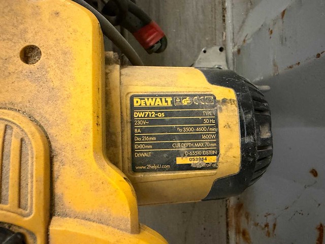Dewalt afkort- en verstekzaag met trekfunctie 1600w - afbeelding 2 van  2