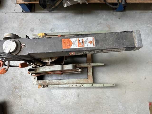 Dewalt afkortzaagmachine - inbouw - blade sawing machine - 1980 - afbeelding 1 van  3