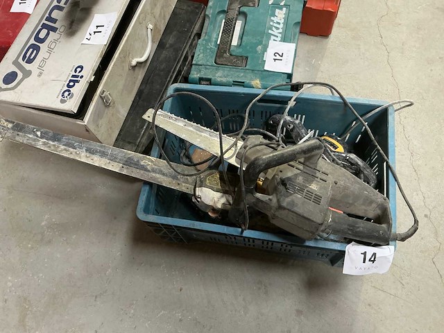 Dewalt alligatorzaag + black & decker alligatorzaag + powerplus betonmixer - afbeelding 4 van  13